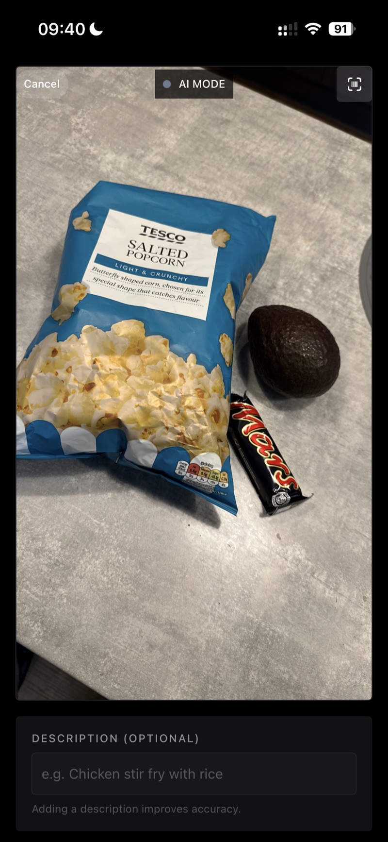 AIモードのカメラビューが食品をスキャンしている